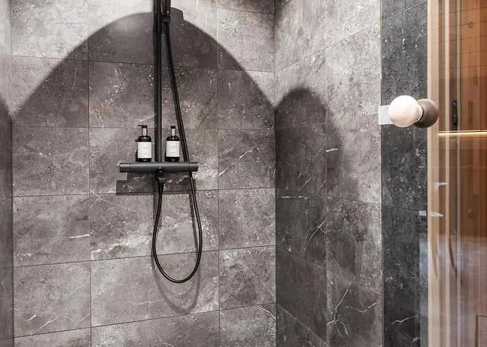 Levin Lyhty Bella B5 By Hilla * Levi